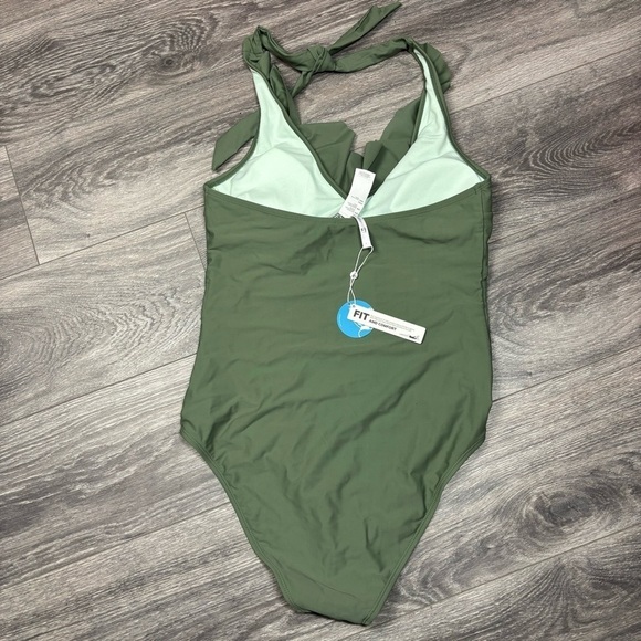 CUPSHE Women's One Piece Halter V Neck Ruffle Backless Swimsuit New‎ Large - Picture 7 of 8